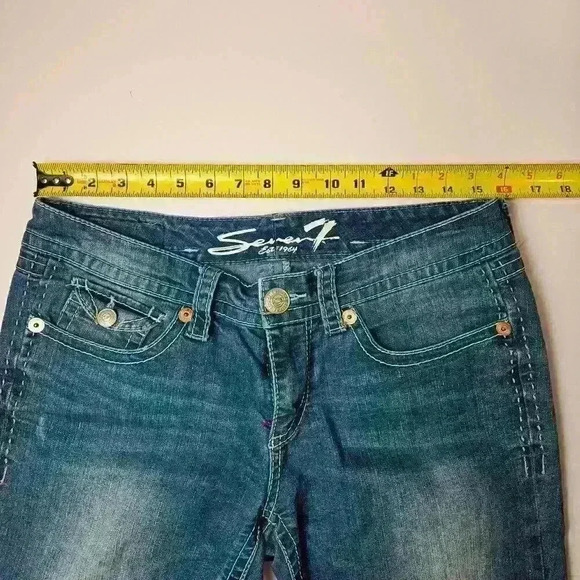 Seven Denim Knee Length Distressed Size 8 Crop - Picture 4 of 10